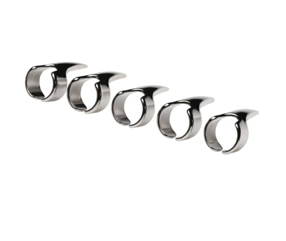 Clawed Sensation Play
Rings